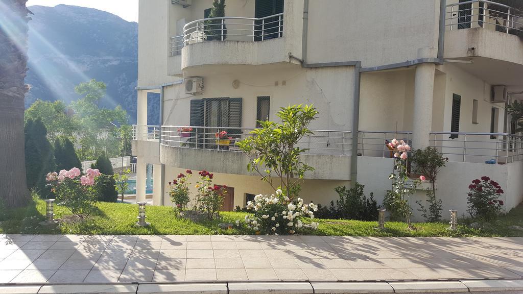 Roman Gardens Studio Apartment Risan Zewnętrze zdjęcie