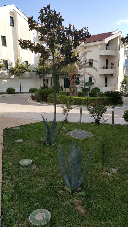 Roman Gardens Studio Apartment Risan Zewnętrze zdjęcie