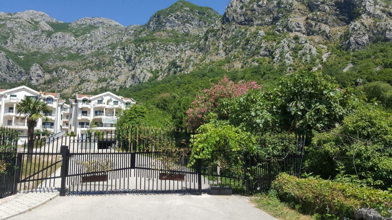Roman Gardens Studio Apartment Risan Zewnętrze zdjęcie